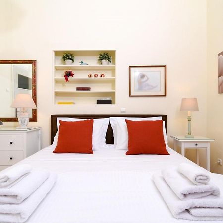 Classy Apartment In The Heart Of เอเธนส์ ภายนอก รูปภาพ