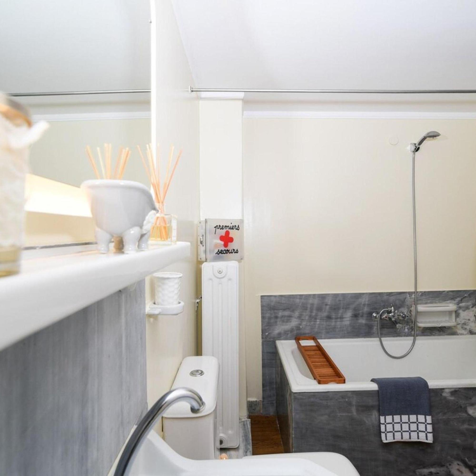 Classy Apartment In The Heart Of เอเธนส์ ภายนอก รูปภาพ